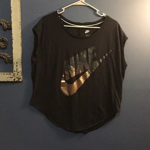 •Nike top